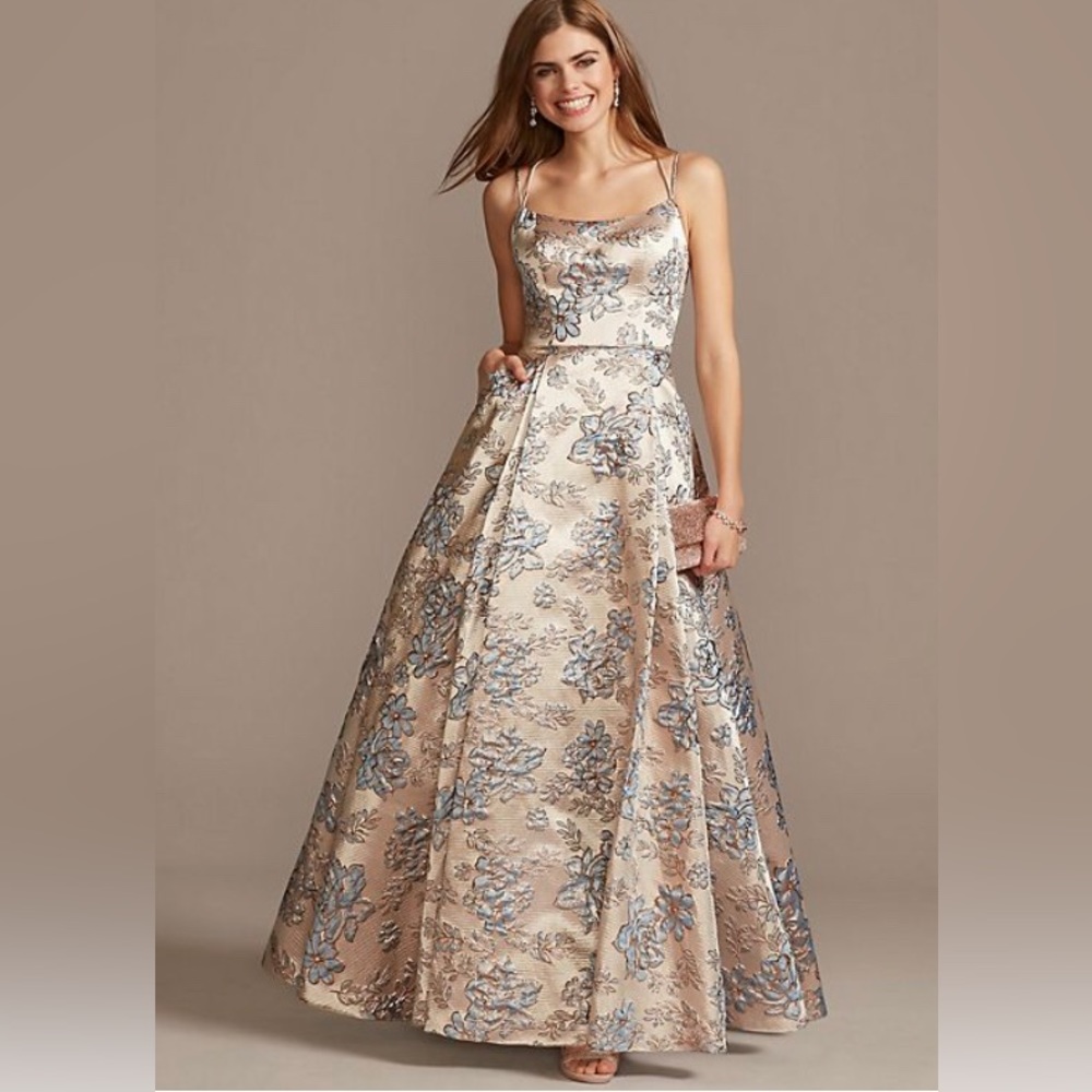 ✨ NWT Metallic Brocade Ball Gown